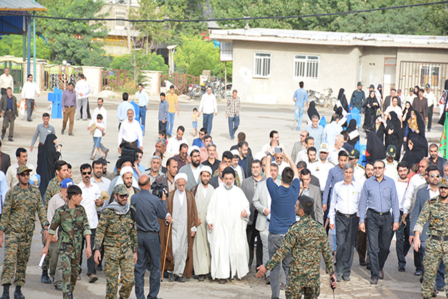 گزارش تصویری اقامه نماز عید سعید فطر در لرستان