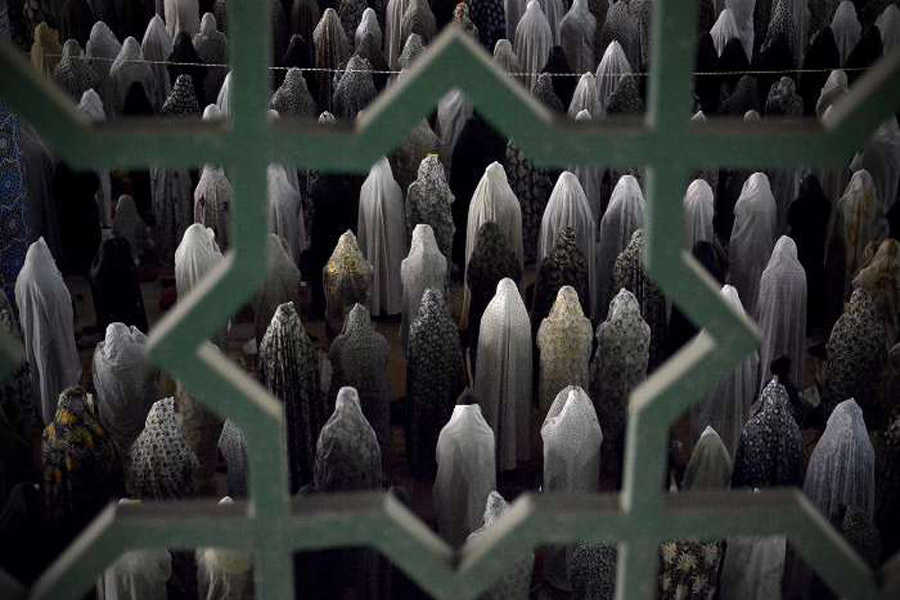 گزارش تصویری اقامه نماز عید سعید فطر در لرستان