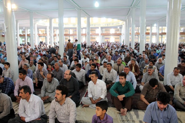 برپایی باشکوه نماز عید سعید فطردر مساجد و حسینیه‌ سنندج