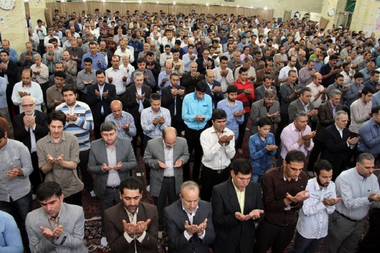 برپایی باشکوه نماز عید سعید فطردر مساجد و حسینیه‌ سنندج