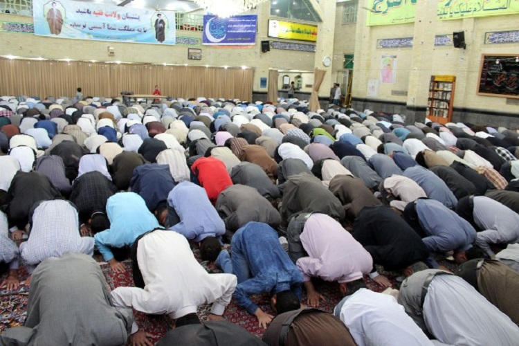برپایی باشکوه نماز عید سعید فطردر مساجد و حسینیه‌ سنندج