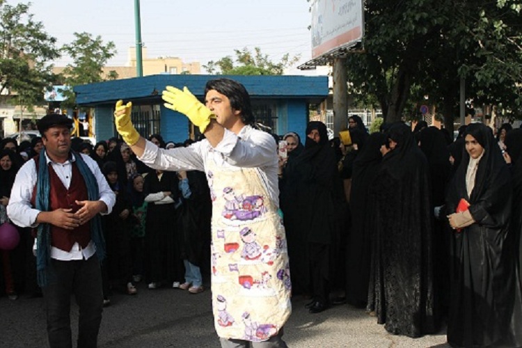 تئاتر خیابانی به مناسبت روز عفاف و حجاب در مأمونیه اجرا شد تئاتر خیابانی به مناسبت روز عفاف و حجاب در مأمونیه اجرا شد