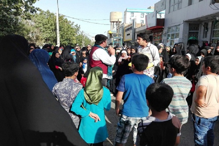 تئاتر خیابانی به مناسبت روز عفاف و حجاب در مأمونیه اجرا شد تئاتر خیابانی به مناسبت روز عفاف و حجاب در مأمونیه اجرا شد
