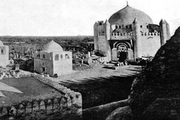 عکس قدیمی قبرستان بقیع/کودکی‌های مرحوم عباسی