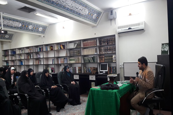 نشست «فضای مجازی و راهکارهای مقابله با آسیبهای آن» برپا شد نشست «فضای مجازی و راهکارهای مقابله با آسیبهای آن» برپا شد