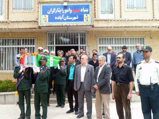 پیکر پدر سه شهید دوران دفاع مقدس در آباده آرام گرفت + عکس پیکر پدر سه شهید دوران دفاع مقدس در آباده آرام گرفت + عکس