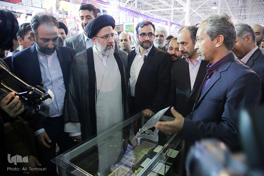 بازدید تولیت آستان قدس رضوی از نمایشگاه قرآن و عترت مشهد
