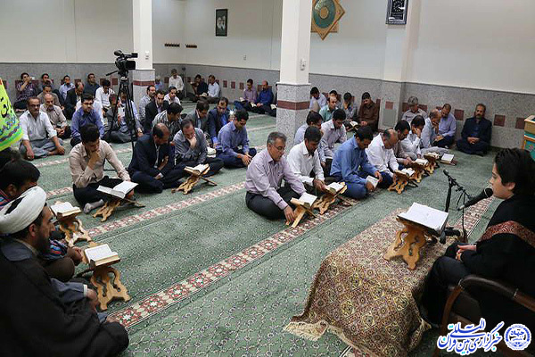 برگزاری محفل «انس با قرآن» در یزد +عکس