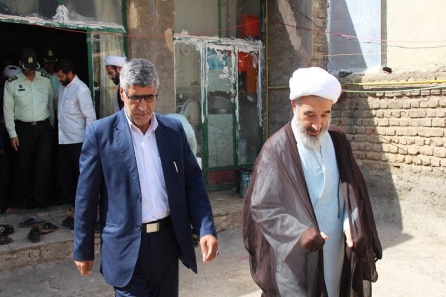 دیدار امام جمعه و مسئولان کوهدشت با خانواده شهید مدافع حرم