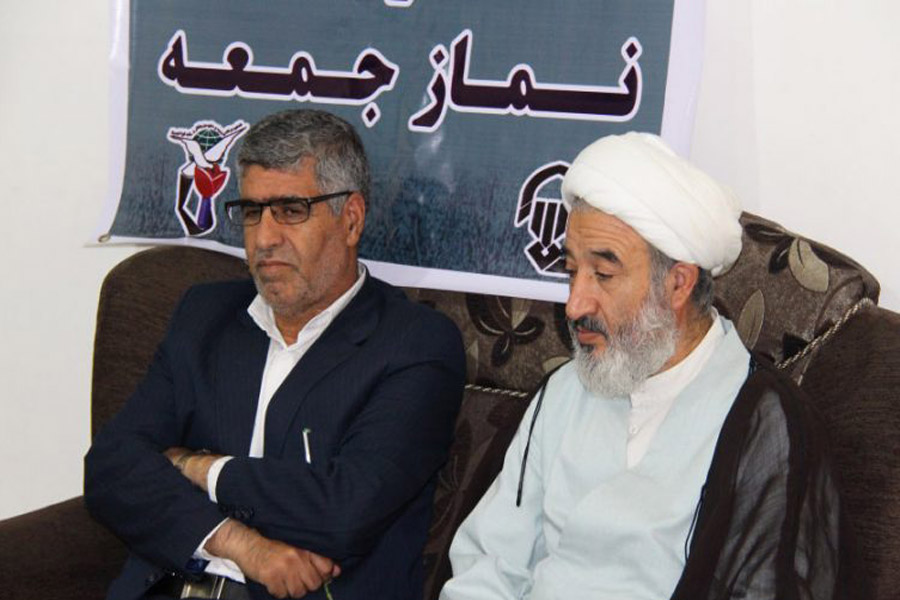 دیدار امام جمعه و مسئولان کوهدشت با خانواده شهید مدافع حرم