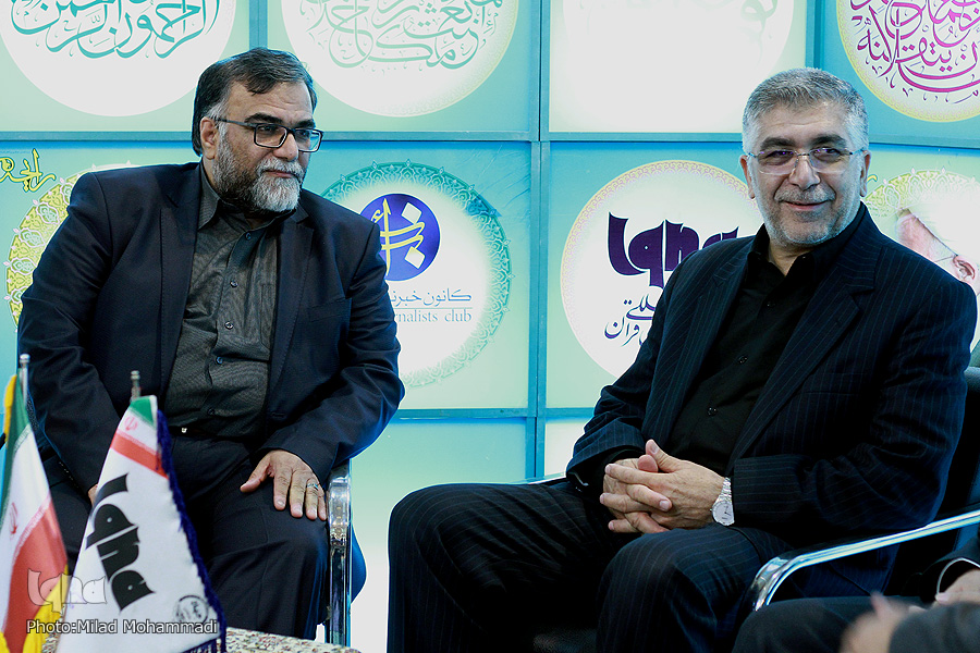 حضور رئیس جهاد دانشگاهی در غرفه ایکنا