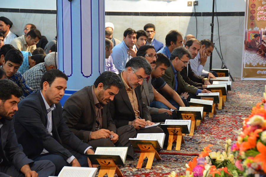شرکت کارکنان شرکت نفت لرستان در جلسه تفسیر قرآن + عکس