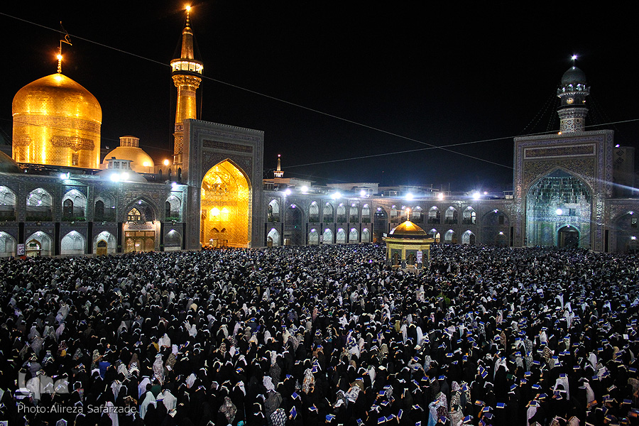 همراه با ملائک در حریم قدسی امام رئوف(ع)/ شبی که بهترین تقدیرها رقم خورد
