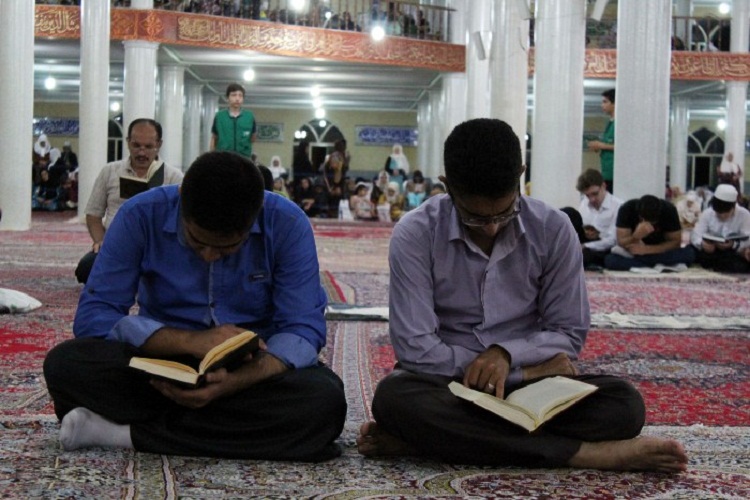 برگزاری مراسم شب قدر در مسجد قبای سنندج + عکس