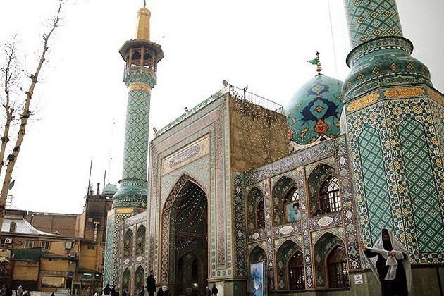 اهتزاز پرچم امام رضا(ع) در آستان مقدس امامزاده صالح