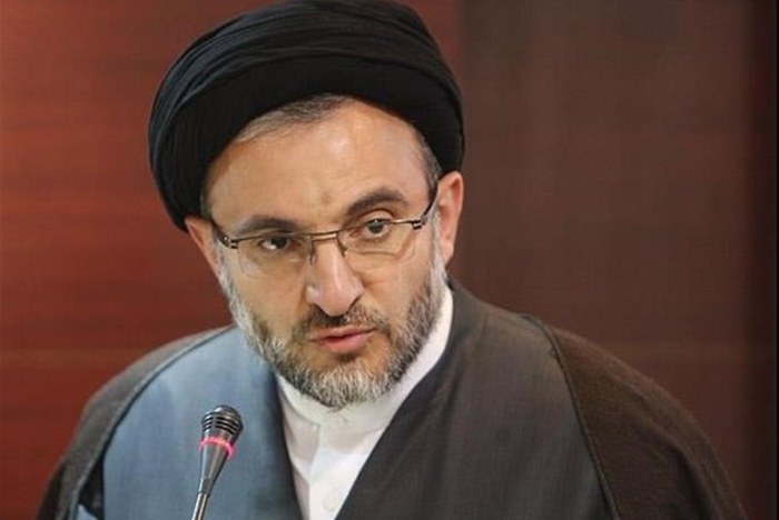 سروده رهبری در حوزه هنری/ سرود به حدی مهم است که مقام معظم رهبری دست به قلم شده‌اند
