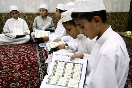 استقبال گسترده مردمی از دوره‌های قرآنی آستان عباسی