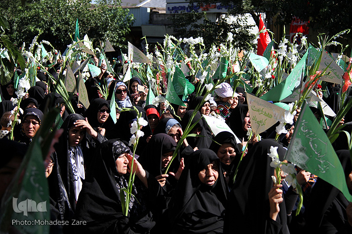 بارانی از گل در حرم رضوی/