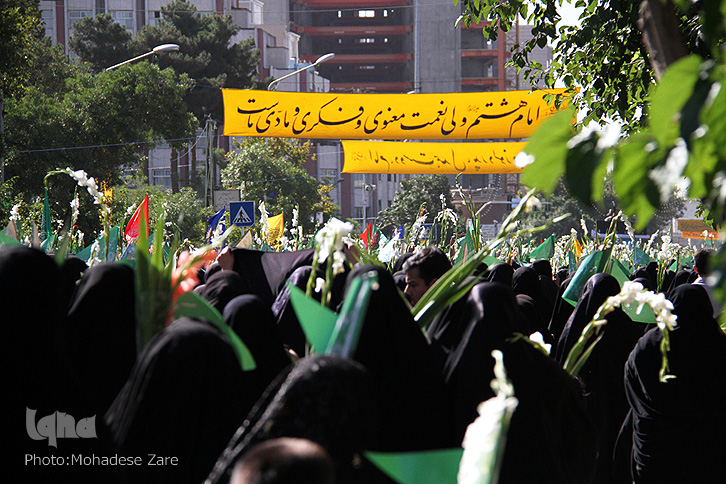 بارانی از گل در حرم رضوی/