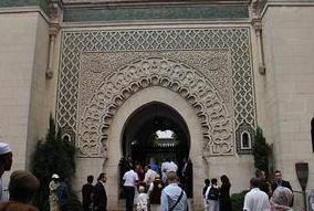 کمک به مسجدسازی با تعیین مالیات بر محصولات حلال