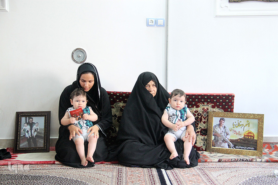 دیدار جمعی از اصحاب رسانه اردبیل با خانواده شهید مدافع حرم «هاشم دهقانی نیا‎»