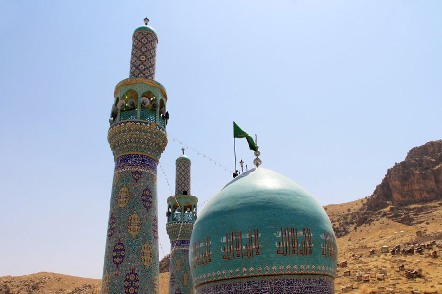 رونمایی پرچم گنبد امامزاده محمد(ع) کوهدشت + عکس