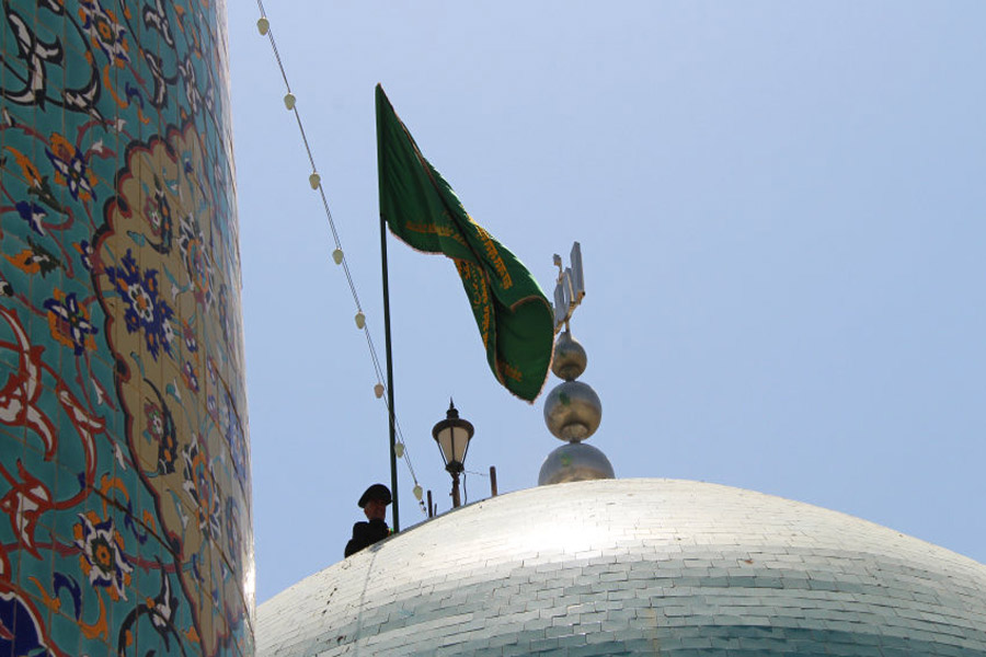 رونمایی پرچم گنبد امامزاده محمد(ع) کوهدشت + عکس