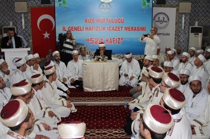 برگزاری مراسم جشن فارغ‌التحصیلی 542 حافظ قرآن در ترکیه