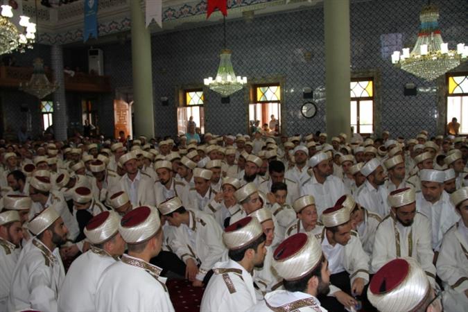برگزاری مراسم جشن فارغ‌التحصیلی 542 حافظ قرآن در ترکیه
