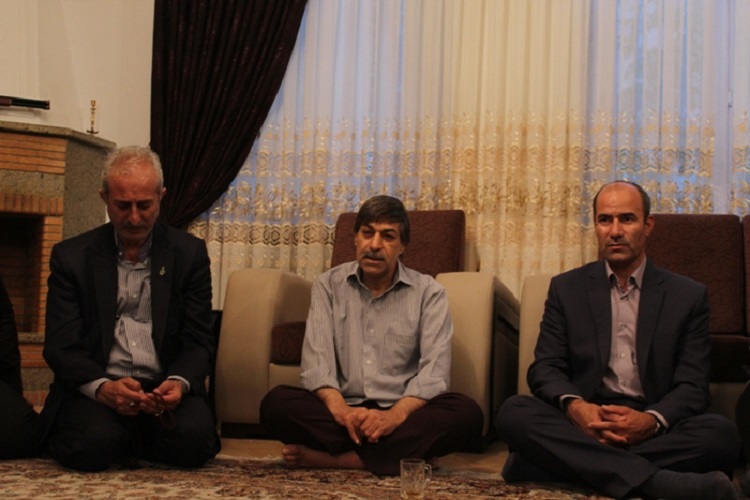 دیدار خبرنگاران کردستانی با «ابراهیم دلاوری» پیشکسوت عرصه خبر دیدار خبرنگاران کردستانی با «ابراهیم دلاوری» پیشکسوت عرصه خبر