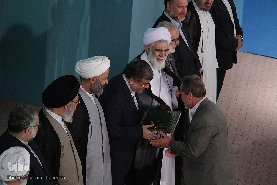 شریفی//تقدیر از خادمان بخش ملی و بینالملل چهاردهمین جشنواره امام رضا(ع) شریفی//تقدیر از خادمان بخش ملی و بینالملل چهاردهمین جشنواره امام رضا(ع)