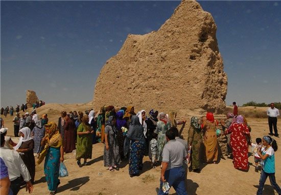 قدمگاه امام رضا(ع) در مرو + عکس قدمگاه امام رضا(ع) در مرو + عکس