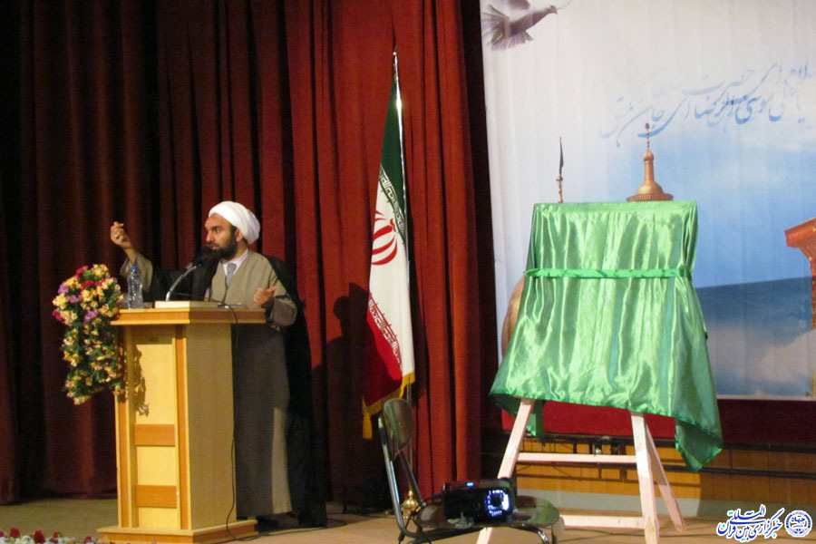 منتخبان جشنواره کتابخوانی رضوی در لرستان تجلیل شدند