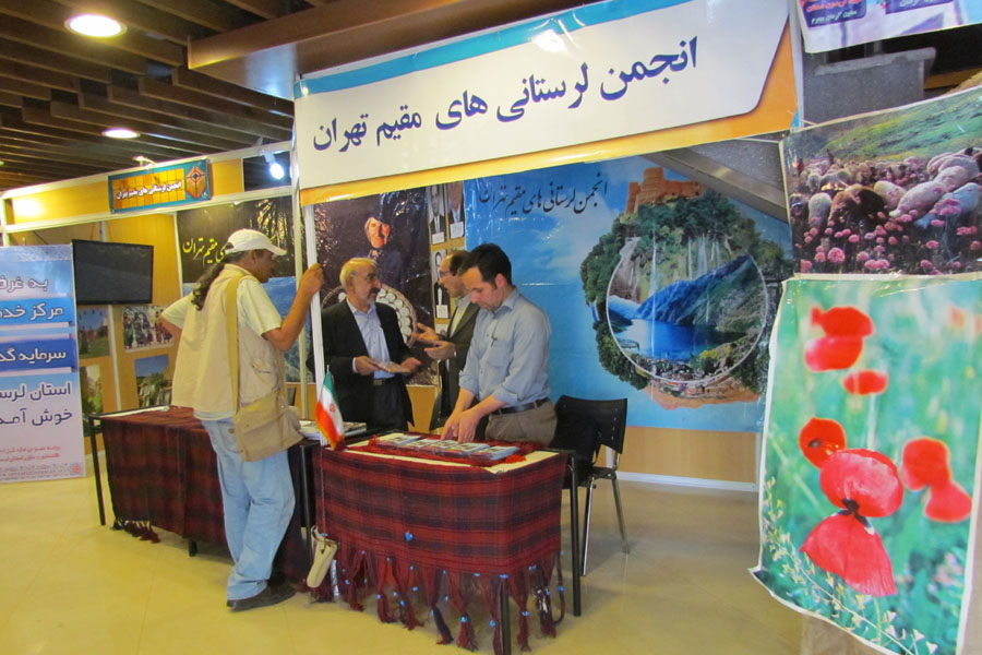 بازدید کاروان قرآنی لرستان از نمایشگاه هفته فرهنگی + عکس