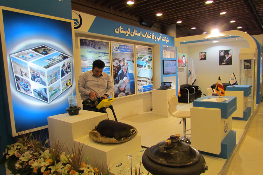 بازدید کاروان قرآنی لرستان از نمایشگاه هفته فرهنگی + عکس