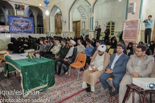 سی و نهمین دوره مسابقات قرآن کریم اداره اوقاف در شهرضا برگزار شدسی و نهمین دوره مسابقات قران کریم اداره اوقاف و امور خیریه شهرستانشهرضا با شرکت 300 فعال قرآنی در آستان امامزاده شاهرضا برگزار شد.به گزارش خبرگزاری بین المللی قرآن (ایکنا) از اصفهان، در سی و نهمیندوره مسابقات قرآن کریم اداره اوقاف و امور خیریه شهرستان شهرضا، 300فعال قرآنی در تمامی رشتههای قرآنی نظیر حفظ 5،10،20 و کل قرآن، ترتیل،روخوانی و قرائت و دعا و اذان با یکدیگر به رقابت پرداختند که در نهایت40 نفر از شرکت کنندگان برگزیده شامل نفرات اول تا سوم هر رشته، به مرحلهاستانی راه یافتند. سی و نهمین دوره مسابقات قرآن کریم اداره اوقاف در شهرضا برگزار شدسی و نهمین دوره مسابقات قران کریم اداره اوقاف و امور خیریه شهرستانشهرضا با شرکت 300 فعال قرآنی در آستان امامزاده شاهرضا برگزار شد.به گزارش خبرگزاری بین المللی قرآن (ایکنا) از اصفهان، در سی و نهمیندوره مسابقات قرآن کریم اداره اوقاف و امور خیریه شهرستان شهرضا، 300فعال قرآنی در تمامی رشتههای قرآنی نظیر حفظ 5،10،20 و کل قرآن، ترتیل،روخوانی و قرائت و دعا و اذان با یکدیگر به رقابت پرداختند که در نهایت40 نفر از شرکت کنندگان برگزیده شامل نفرات اول تا سوم هر رشته، به مرحلهاستانی راه یافتند.