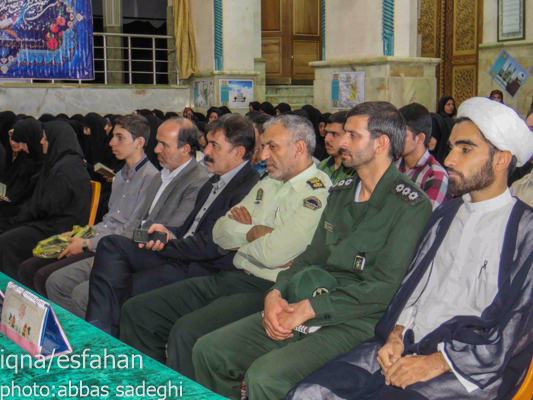 سی و نهمین دوره مسابقات قرآن کریم اداره اوقاف در شهرضا برگزار شدسی و نهمین دوره مسابقات قران کریم اداره اوقاف و امور خیریه شهرستانشهرضا با شرکت 300 فعال قرآنی در آستان امامزاده شاهرضا برگزار شد.به گزارش خبرگزاری بین المللی قرآن (ایکنا) از اصفهان، در سی و نهمیندوره مسابقات قرآن کریم اداره اوقاف و امور خیریه شهرستان شهرضا، 300فعال قرآنی در تمامی رشتههای قرآنی نظیر حفظ 5،10،20 و کل قرآن، ترتیل،روخوانی و قرائت و دعا و اذان با یکدیگر به رقابت پرداختند که در نهایت40 نفر از شرکت کنندگان برگزیده شامل نفرات اول تا سوم هر رشته، به مرحلهاستانی راه یافتند. سی و نهمین دوره مسابقات قرآن کریم اداره اوقاف در شهرضا برگزار شدسی و نهمین دوره مسابقات قران کریم اداره اوقاف و امور خیریه شهرستانشهرضا با شرکت 300 فعال قرآنی در آستان امامزاده شاهرضا برگزار شد.به گزارش خبرگزاری بین المللی قرآن (ایکنا) از اصفهان، در سی و نهمیندوره مسابقات قرآن کریم اداره اوقاف و امور خیریه شهرستان شهرضا، 300فعال قرآنی در تمامی رشتههای قرآنی نظیر حفظ 5،10،20 و کل قرآن، ترتیل،روخوانی و قرائت و دعا و اذان با یکدیگر به رقابت پرداختند که در نهایت40 نفر از شرکت کنندگان برگزیده شامل نفرات اول تا سوم هر رشته، به مرحلهاستانی راه یافتند.