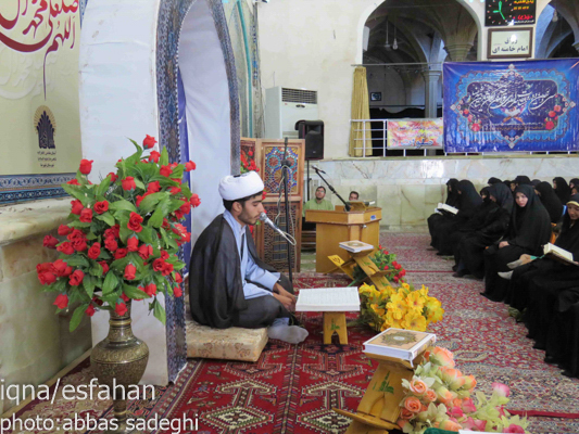 سی و نهمین دوره مسابقات قرآن کریم اداره اوقاف در شهرضا برگزار شدسی و نهمین دوره مسابقات قران کریم اداره اوقاف و امور خیریه شهرستانشهرضا با شرکت 300 فعال قرآنی در آستان امامزاده شاهرضا برگزار شد.به گزارش خبرگزاری بین المللی قرآن (ایکنا) از اصفهان، در سی و نهمیندوره مسابقات قرآن کریم اداره اوقاف و امور خیریه شهرستان شهرضا، 300فعال قرآنی در تمامی رشتههای قرآنی نظیر حفظ 5،10،20 و کل قرآن، ترتیل،روخوانی و قرائت و دعا و اذان با یکدیگر به رقابت پرداختند که در نهایت40 نفر از شرکت کنندگان برگزیده شامل نفرات اول تا سوم هر رشته، به مرحلهاستانی راه یافتند. سی و نهمین دوره مسابقات قرآن کریم اداره اوقاف در شهرضا برگزار شدسی و نهمین دوره مسابقات قران کریم اداره اوقاف و امور خیریه شهرستانشهرضا با شرکت 300 فعال قرآنی در آستان امامزاده شاهرضا برگزار شد.به گزارش خبرگزاری بین المللی قرآن (ایکنا) از اصفهان، در سی و نهمیندوره مسابقات قرآن کریم اداره اوقاف و امور خیریه شهرستان شهرضا، 300فعال قرآنی در تمامی رشتههای قرآنی نظیر حفظ 5،10،20 و کل قرآن، ترتیل،روخوانی و قرائت و دعا و اذان با یکدیگر به رقابت پرداختند که در نهایت40 نفر از شرکت کنندگان برگزیده شامل نفرات اول تا سوم هر رشته، به مرحلهاستانی راه یافتند.