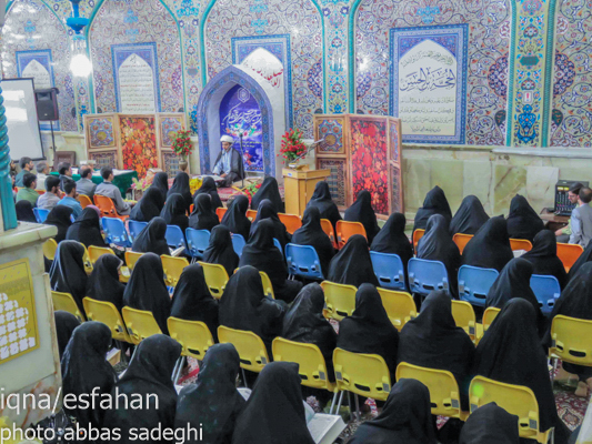 سی و نهمین دوره مسابقات قرآن کریم اداره اوقاف در شهرضا برگزار شدسی و نهمین دوره مسابقات قران کریم اداره اوقاف و امور خیریه شهرستانشهرضا با شرکت 300 فعال قرآنی در آستان امامزاده شاهرضا برگزار شد.به گزارش خبرگزاری بین المللی قرآن (ایکنا) از اصفهان، در سی و نهمیندوره مسابقات قرآن کریم اداره اوقاف و امور خیریه شهرستان شهرضا، 300فعال قرآنی در تمامی رشتههای قرآنی نظیر حفظ 5،10،20 و کل قرآن، ترتیل،روخوانی و قرائت و دعا و اذان با یکدیگر به رقابت پرداختند که در نهایت40 نفر از شرکت کنندگان برگزیده شامل نفرات اول تا سوم هر رشته، به مرحلهاستانی راه یافتند. سی و نهمین دوره مسابقات قرآن کریم اداره اوقاف در شهرضا برگزار شدسی و نهمین دوره مسابقات قران کریم اداره اوقاف و امور خیریه شهرستانشهرضا با شرکت 300 فعال قرآنی در آستان امامزاده شاهرضا برگزار شد.به گزارش خبرگزاری بین المللی قرآن (ایکنا) از اصفهان، در سی و نهمیندوره مسابقات قرآن کریم اداره اوقاف و امور خیریه شهرستان شهرضا، 300فعال قرآنی در تمامی رشتههای قرآنی نظیر حفظ 5،10،20 و کل قرآن، ترتیل،روخوانی و قرائت و دعا و اذان با یکدیگر به رقابت پرداختند که در نهایت40 نفر از شرکت کنندگان برگزیده شامل نفرات اول تا سوم هر رشته، به مرحلهاستانی راه یافتند.