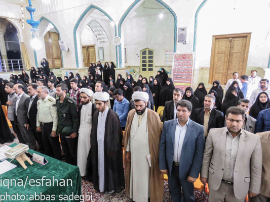 سی و نهمین دوره مسابقات قرآن کریم اداره اوقاف در شهرضا برگزار شدسی و نهمین دوره مسابقات قران کریم اداره اوقاف و امور خیریه شهرستانشهرضا با شرکت 300 فعال قرآنی در آستان امامزاده شاهرضا برگزار شد.به گزارش خبرگزاری بین المللی قرآن (ایکنا) از اصفهان، در سی و نهمیندوره مسابقات قرآن کریم اداره اوقاف و امور خیریه شهرستان شهرضا، 300فعال قرآنی در تمامی رشتههای قرآنی نظیر حفظ 5،10،20 و کل قرآن، ترتیل،روخوانی و قرائت و دعا و اذان با یکدیگر به رقابت پرداختند که در نهایت40 نفر از شرکت کنندگان برگزیده شامل نفرات اول تا سوم هر رشته، به مرحلهاستانی راه یافتند. سی و نهمین دوره مسابقات قرآن کریم اداره اوقاف در شهرضا برگزار شدسی و نهمین دوره مسابقات قران کریم اداره اوقاف و امور خیریه شهرستانشهرضا با شرکت 300 فعال قرآنی در آستان امامزاده شاهرضا برگزار شد.به گزارش خبرگزاری بین المللی قرآن (ایکنا) از اصفهان، در سی و نهمیندوره مسابقات قرآن کریم اداره اوقاف و امور خیریه شهرستان شهرضا، 300فعال قرآنی در تمامی رشتههای قرآنی نظیر حفظ 5،10،20 و کل قرآن، ترتیل،روخوانی و قرائت و دعا و اذان با یکدیگر به رقابت پرداختند که در نهایت40 نفر از شرکت کنندگان برگزیده شامل نفرات اول تا سوم هر رشته، به مرحلهاستانی راه یافتند.