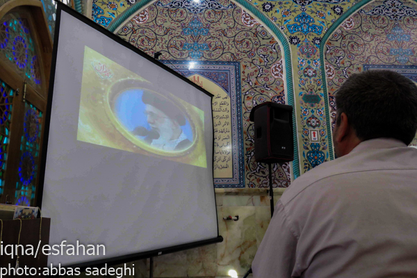 سی و نهمین دوره مسابقات قرآن کریم اداره اوقاف در شهرضا برگزار شدسی و نهمین دوره مسابقات قران کریم اداره اوقاف و امور خیریه شهرستانشهرضا با شرکت 300 فعال قرآنی در آستان امامزاده شاهرضا برگزار شد.به گزارش خبرگزاری بین المللی قرآن (ایکنا) از اصفهان، در سی و نهمیندوره مسابقات قرآن کریم اداره اوقاف و امور خیریه شهرستان شهرضا، 300فعال قرآنی در تمامی رشتههای قرآنی نظیر حفظ 5،10،20 و کل قرآن، ترتیل،روخوانی و قرائت و دعا و اذان با یکدیگر به رقابت پرداختند که در نهایت40 نفر از شرکت کنندگان برگزیده شامل نفرات اول تا سوم هر رشته، به مرحلهاستانی راه یافتند. سی و نهمین دوره مسابقات قرآن کریم اداره اوقاف در شهرضا برگزار شدسی و نهمین دوره مسابقات قران کریم اداره اوقاف و امور خیریه شهرستانشهرضا با شرکت 300 فعال قرآنی در آستان امامزاده شاهرضا برگزار شد.به گزارش خبرگزاری بین المللی قرآن (ایکنا) از اصفهان، در سی و نهمیندوره مسابقات قرآن کریم اداره اوقاف و امور خیریه شهرستان شهرضا، 300فعال قرآنی در تمامی رشتههای قرآنی نظیر حفظ 5،10،20 و کل قرآن، ترتیل،روخوانی و قرائت و دعا و اذان با یکدیگر به رقابت پرداختند که در نهایت40 نفر از شرکت کنندگان برگزیده شامل نفرات اول تا سوم هر رشته، به مرحلهاستانی راه یافتند.