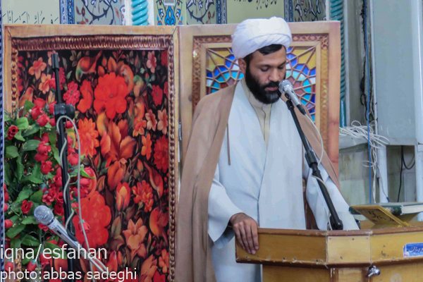 سی و نهمین دوره مسابقات قرآن کریم اداره اوقاف در شهرضا برگزار شدسی و نهمین دوره مسابقات قران کریم اداره اوقاف و امور خیریه شهرستانشهرضا با شرکت 300 فعال قرآنی در آستان امامزاده شاهرضا برگزار شد.به گزارش خبرگزاری بین المللی قرآن (ایکنا) از اصفهان، در سی و نهمیندوره مسابقات قرآن کریم اداره اوقاف و امور خیریه شهرستان شهرضا، 300فعال قرآنی در تمامی رشتههای قرآنی نظیر حفظ 5،10،20 و کل قرآن، ترتیل،روخوانی و قرائت و دعا و اذان با یکدیگر به رقابت پرداختند که در نهایت40 نفر از شرکت کنندگان برگزیده شامل نفرات اول تا سوم هر رشته، به مرحلهاستانی راه یافتند. سی و نهمین دوره مسابقات قرآن کریم اداره اوقاف در شهرضا برگزار شدسی و نهمین دوره مسابقات قران کریم اداره اوقاف و امور خیریه شهرستانشهرضا با شرکت 300 فعال قرآنی در آستان امامزاده شاهرضا برگزار شد.به گزارش خبرگزاری بین المللی قرآن (ایکنا) از اصفهان، در سی و نهمیندوره مسابقات قرآن کریم اداره اوقاف و امور خیریه شهرستان شهرضا، 300فعال قرآنی در تمامی رشتههای قرآنی نظیر حفظ 5،10،20 و کل قرآن، ترتیل،روخوانی و قرائت و دعا و اذان با یکدیگر به رقابت پرداختند که در نهایت40 نفر از شرکت کنندگان برگزیده شامل نفرات اول تا سوم هر رشته، به مرحلهاستانی راه یافتند.