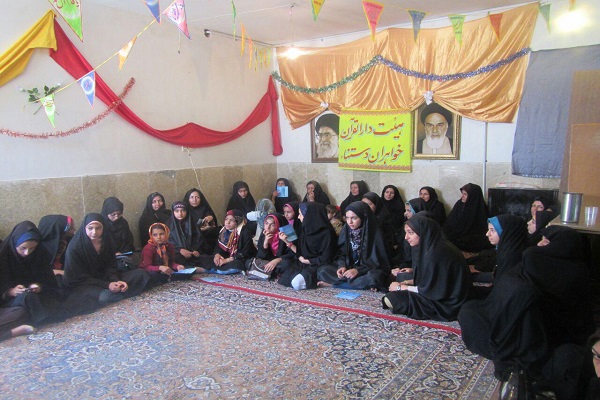 برپایی جلسه قرائت و تفسیر قرآن در دارالقرآن ولی عصر(عج) برپایی جلسه قرائت و تفسیر قرآن در دارالقرآن ولی عصر(عج)
