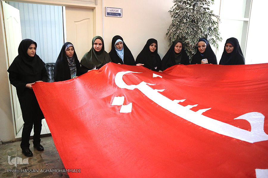 متبرک شدن ایکنا به پرچم گنبد اباعبدالله(ع) متبرک شدن ایکنا به پرچم گنبد اباعبدالله(ع)