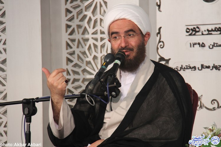 مهمترین چالش عصر حاضر، جنگ علیه خانواده است