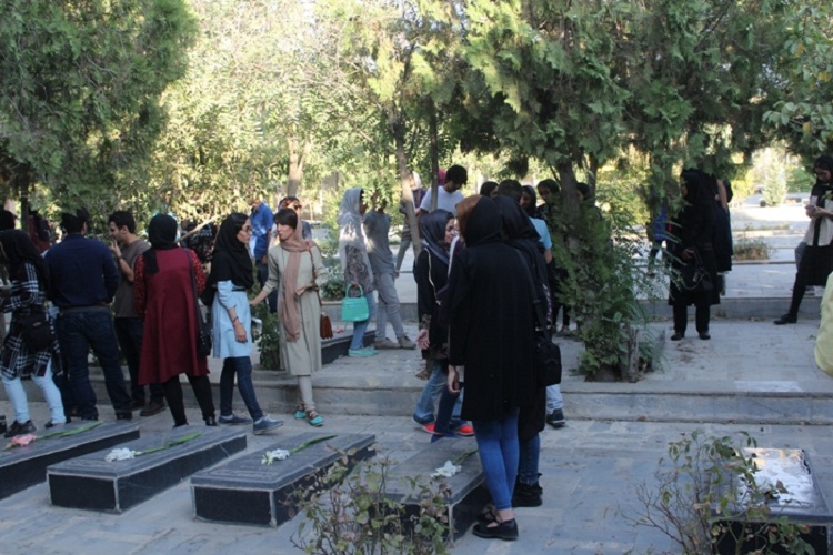 حضور هنرمندان جوان کشور در گلزار شهدای سنندج