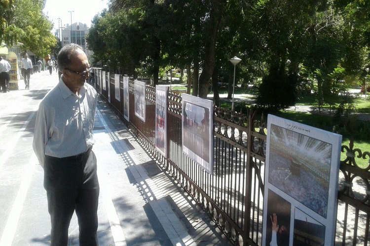 برپایی نمایشگاه خیابانی شهدای منا در قزوین