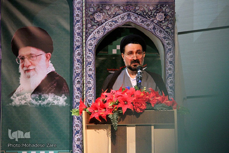 در حال /// اختتامیه مسابقات سراسری قرآن خانواده بنیاد شهید در بخش بانوان