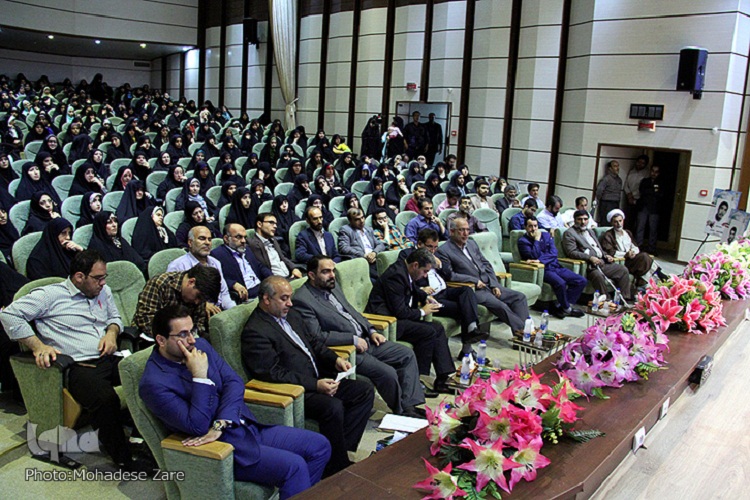 در حال /// اختتامیه مسابقات سراسری قرآن خانواده بنیاد شهید در بخش بانوان