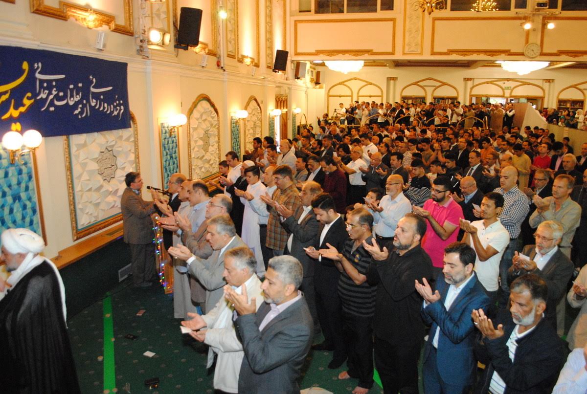 اقامه نماز عید قربان در مرکز اسلامی انگلیس + عکس اقامه نماز عید قربان در مرکز اسلامی انگلیس + عکس